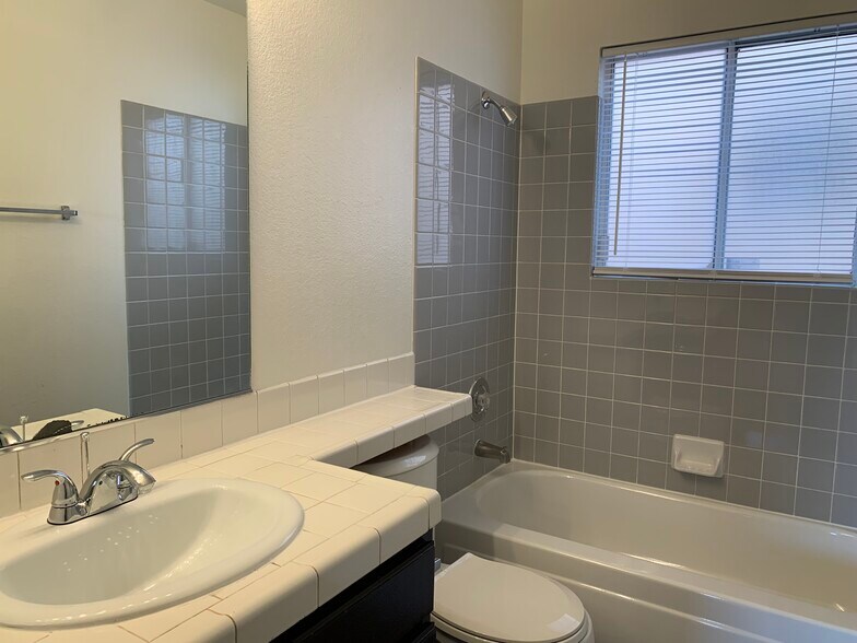 Building Photo - 1636 Palmae Way