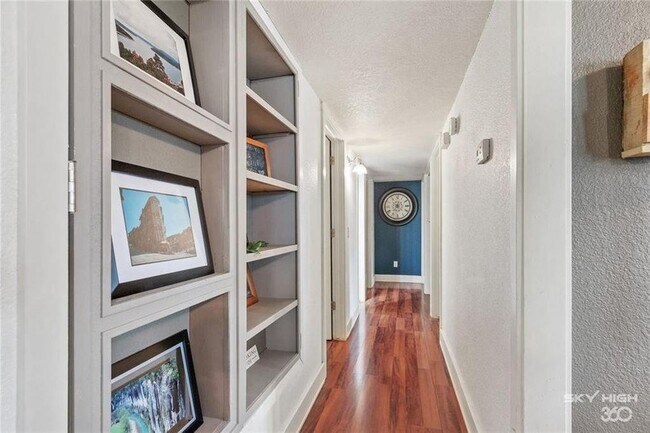 Building Photo - 405 SW 10th St