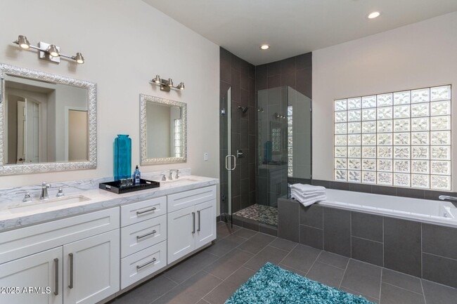 Building Photo - 908 E Waltann Ln