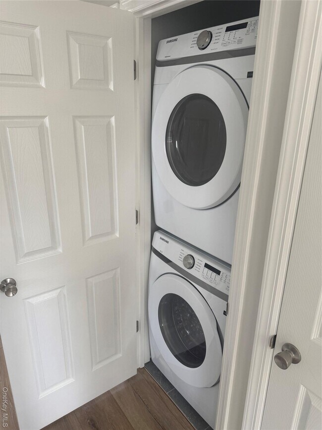 Building Photo - 10 Vermont St