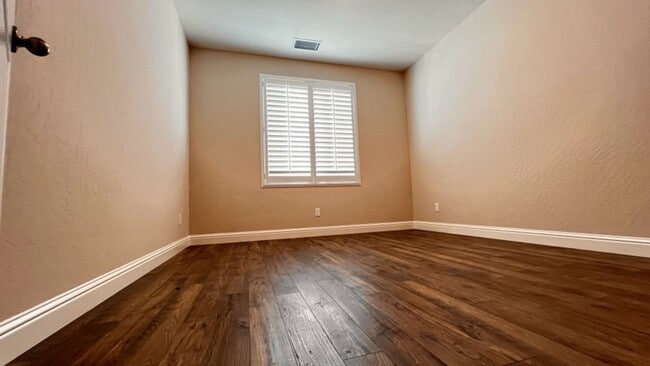 Building Photo - 1821 W Corvina Ave