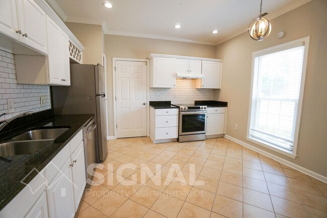 Building Photo - 2825-2827 7 Oaks Cir