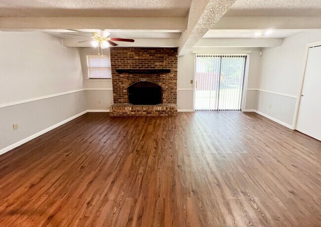 Building Photo - 4 Bedroom, 3 Bath walking distance to Amanda Arnold Elementary!