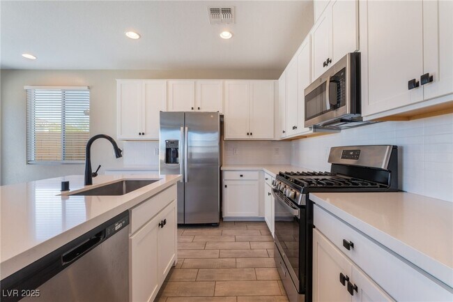 Building Photo - 4540 Anspach St