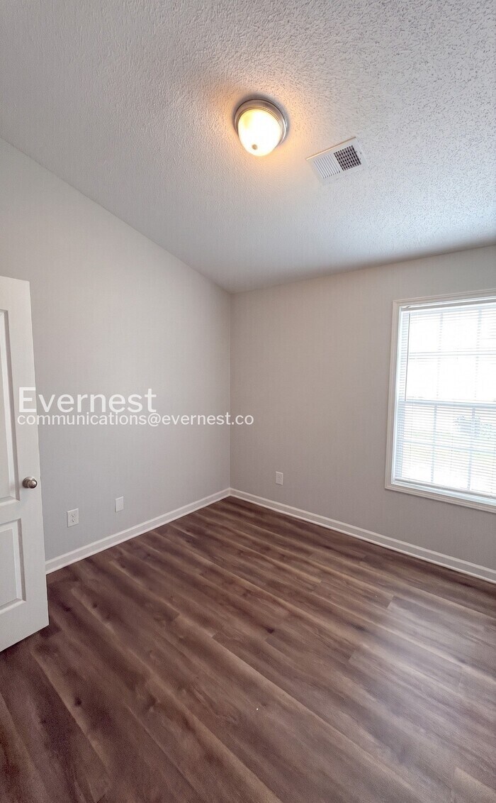 Building Photo - 8631 Thomas Ln