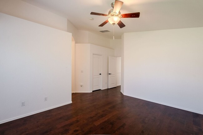 Building Photo - YEAR END MOVE IN SPECIAL!  NEWLY RENOVATED...