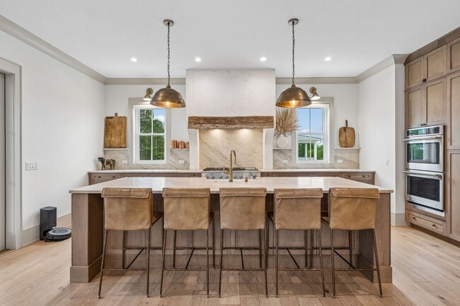 Building Photo - Beautiful 5 Bedroom Marshside Home