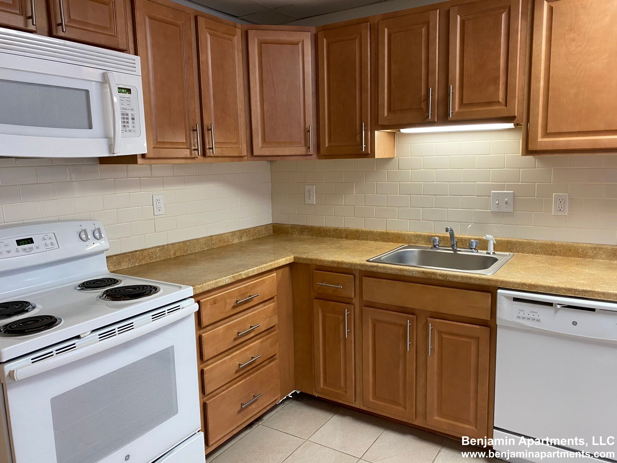 Building Photo - 431 Cambridge St