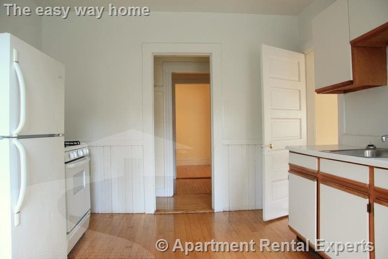 Building Photo - 14 Centre St