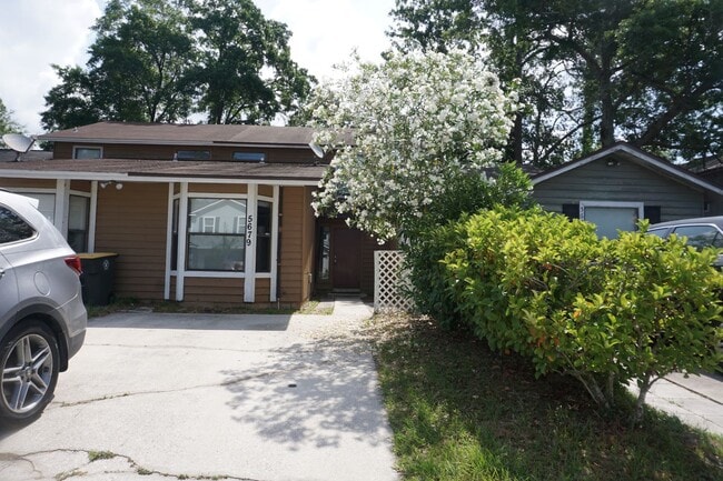 Primary Photo - 3 bedroom/2 bathroom townhome