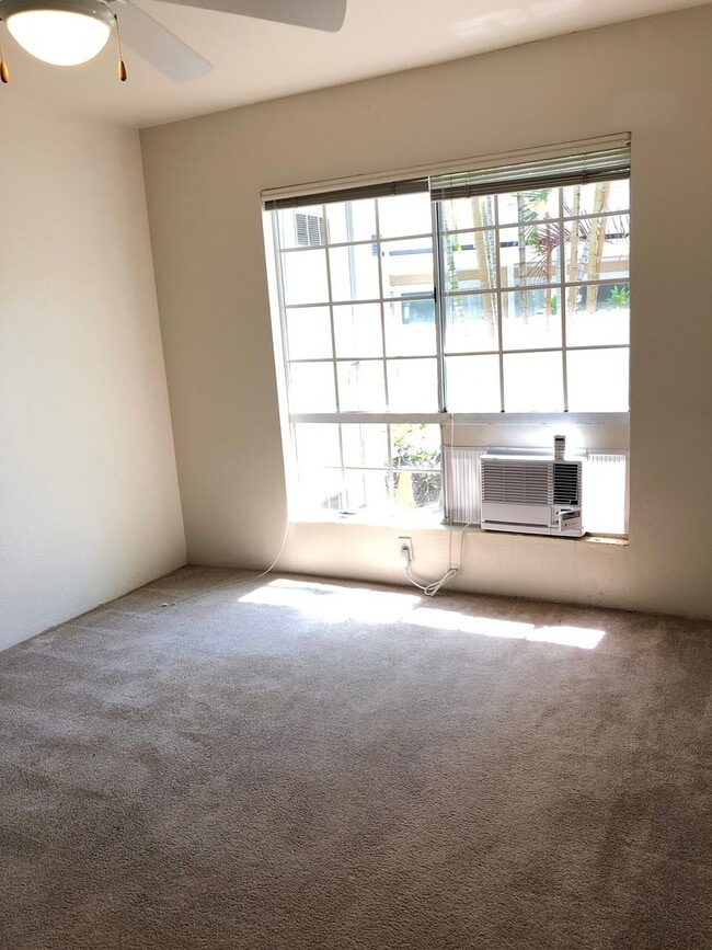 Building Photo - Crosspointe - 2 Bdrm/1 Bath Bottom Corner ...