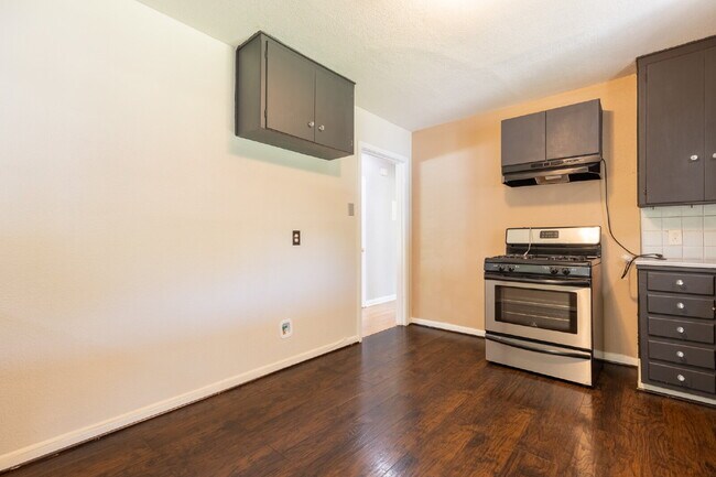 Building Photo - 422 Sandalwood Ln