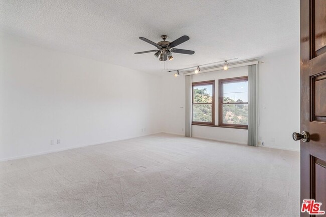 Building Photo - 1181 Somera Rd