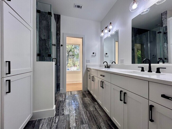 Building Photo - 4010 Clawson Rd