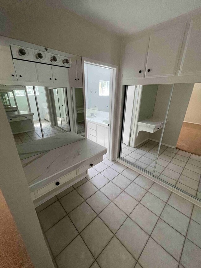 Building Photo - BEAUTIFUL FOUR BEDROOM TWO AND A HALF BATH HOME!