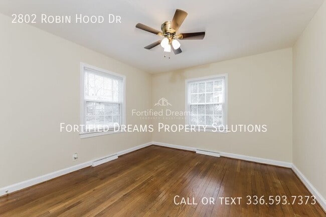 Building Photo - 2802 Robin Hood Dr
