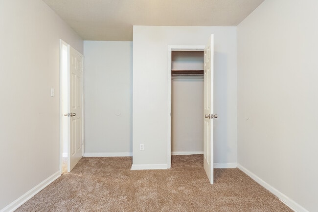 Building Photo - 1501 6th Pl NW