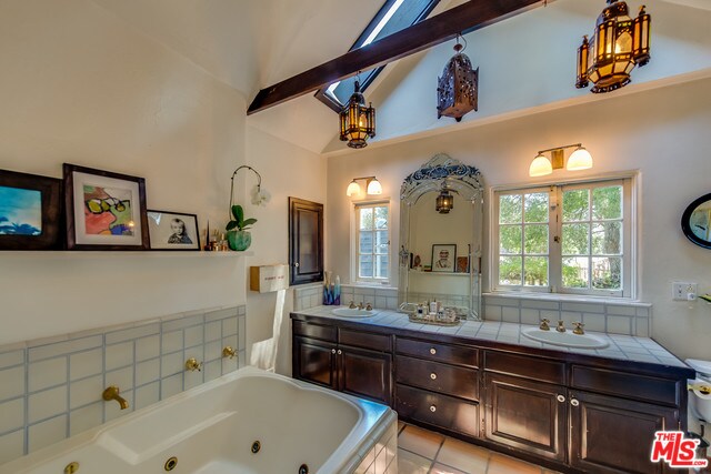 Building Photo - 8900 Hollywood Hills Rd