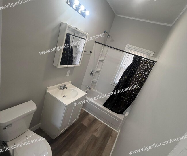 Building Photo - FOR RENT — SPACIOUS 3 BED / 1 BATH HOME