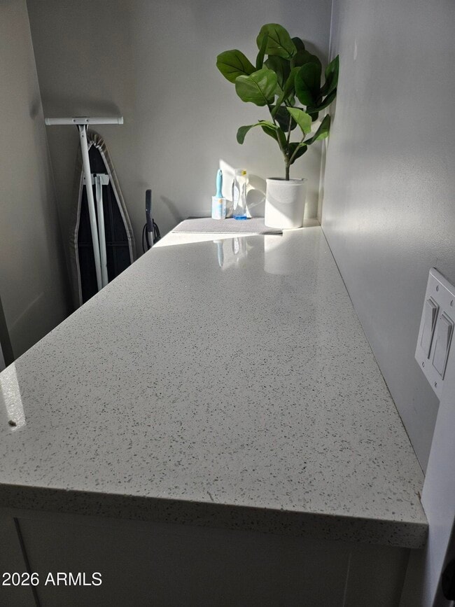 Building Photo - 1402 S 10th Ave