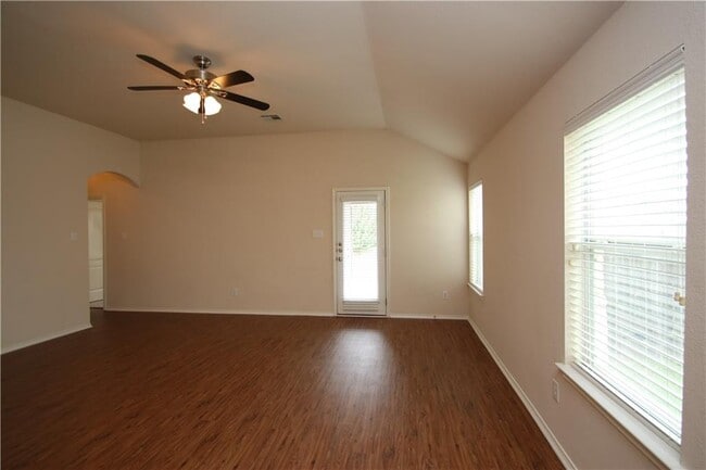 Building Photo - 1528 Haynie Bend