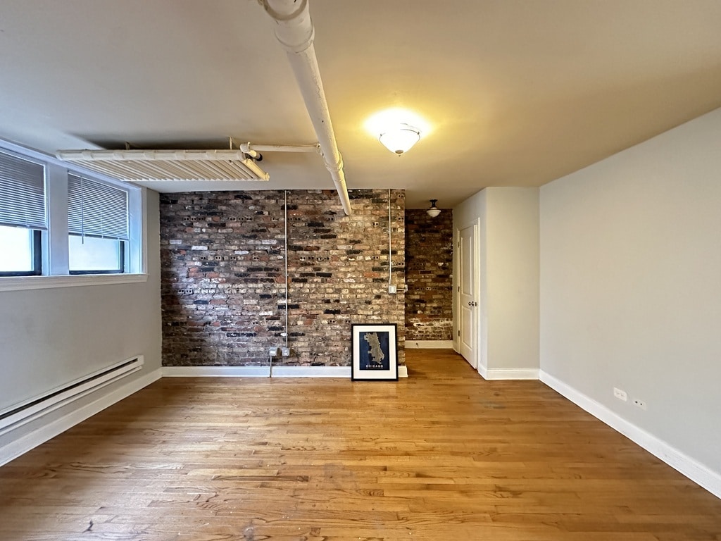 Building Photo - 728 W Addison St