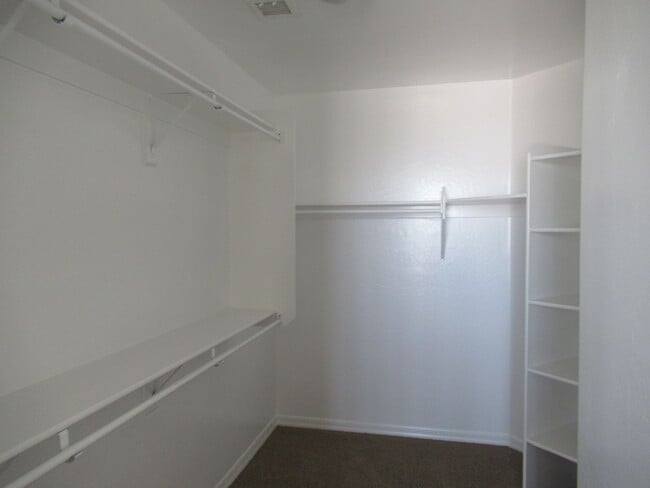 Building Photo - Nice 2 Bedroom Plus Bonus Room / 2 Bath Home in Chandler Gated Community!