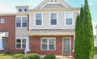 Building Photo - 412 Promenade Dr SW