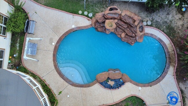 Primary Photo - 20626 Chestnut Hills Dr