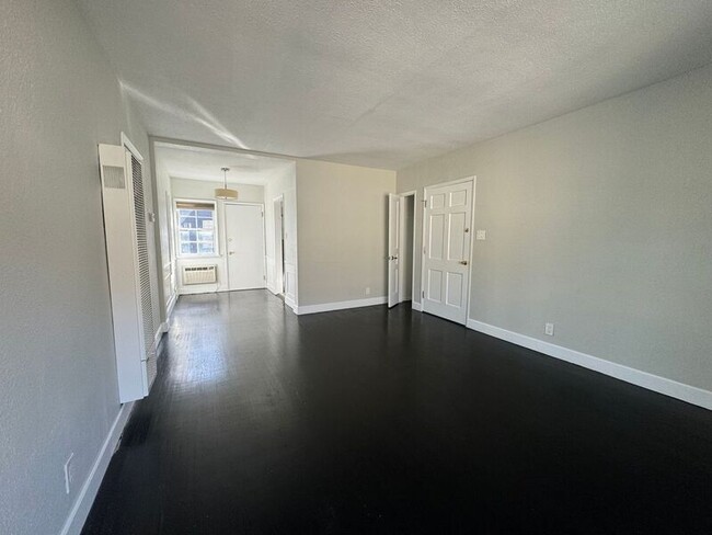 Building Photo - 1325 S Highland Ave