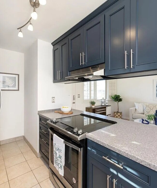 Kitchen - 4460 Diamond St