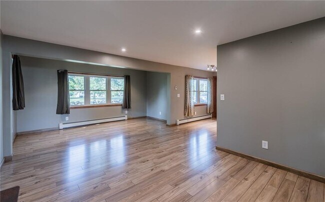 Building Photo - 3 Henley St