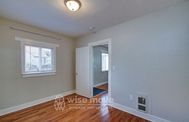 Building Photo - NW Greeley Duplex