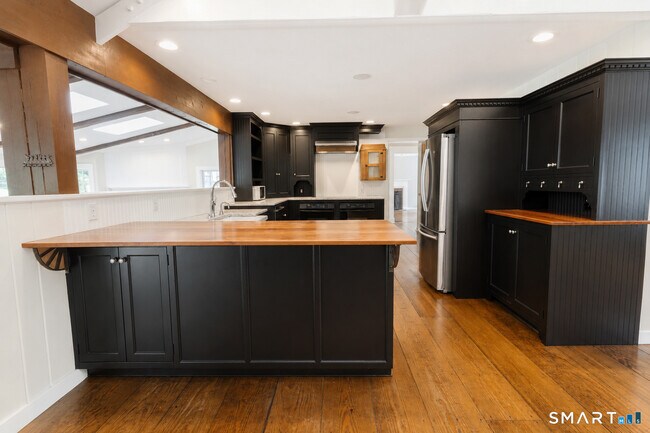 Building Photo - 50 Fox Den Rd