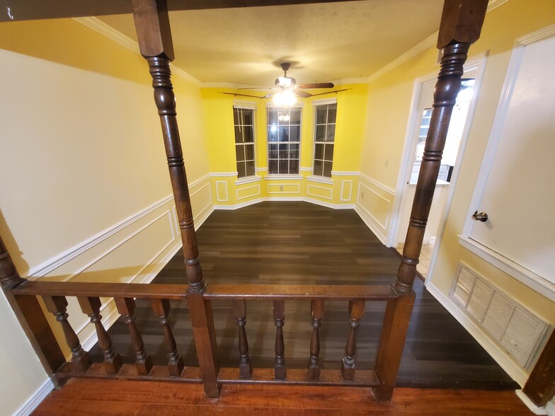 Building Photo - 2601 Jamestown Way