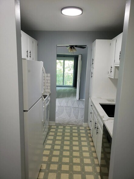 Building Photo - 1675 Cedarwood Dr