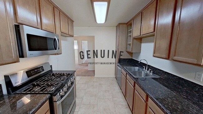 Building Photo - Beautiful 2 Bedroom in Creekside Villas!