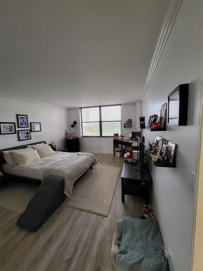 Building Photo - 18151 NE 31st Ct