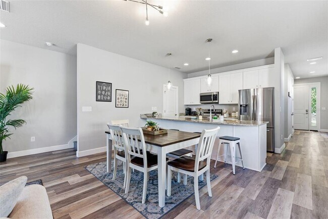 Building Photo - 3902 W Everett Ave