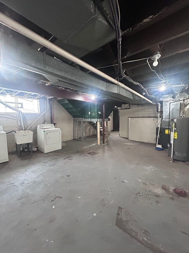 Building Photo - Updated 3 Bedroom Home l Marhsall Shadeland