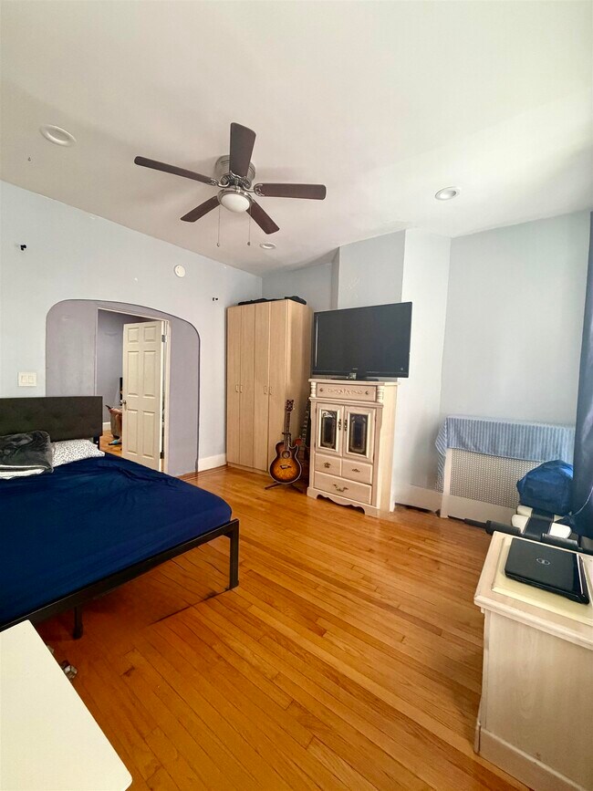 Building Photo - 206 Hancock Ave