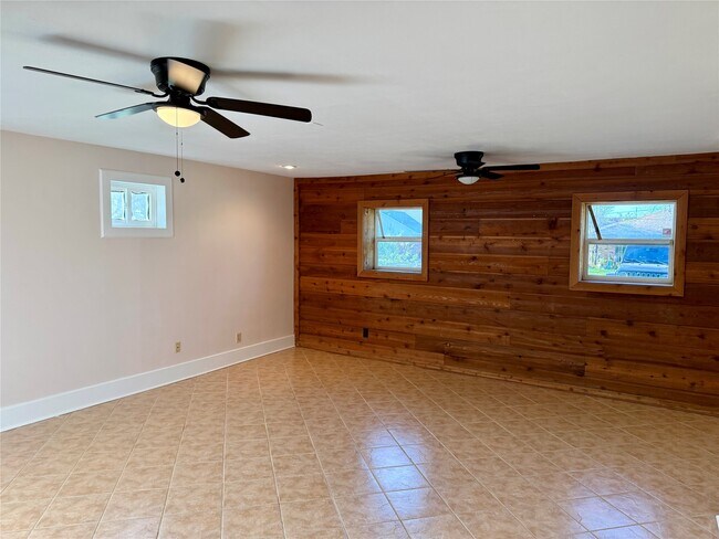 Building Photo - 1109 Sally Anne Dr