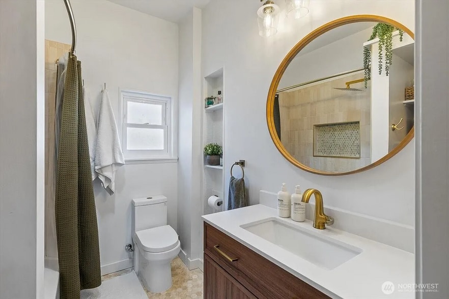 Main floor bathroom - 3311 25th Ave S