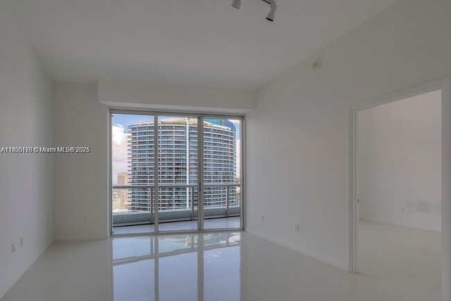 Building Photo - 465 Brickell Ave