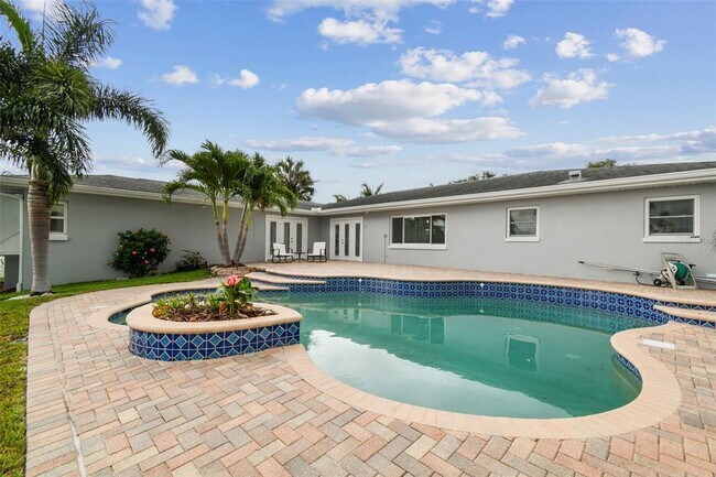 Building Photo - 3938 Versailles Dr