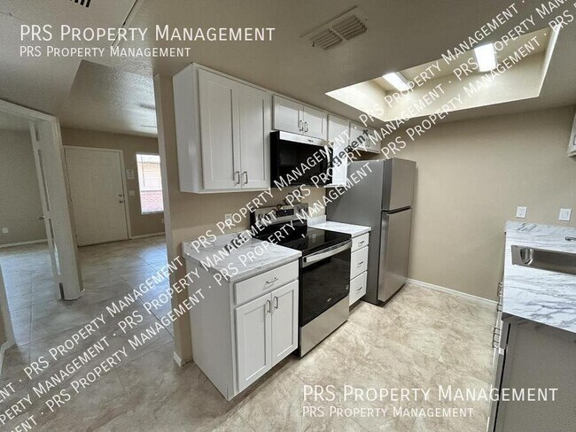 Building Photo - 551 S Lesueur-Unit 2