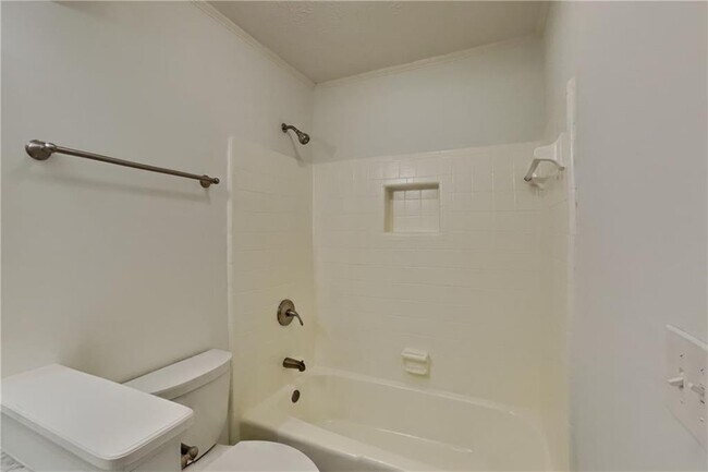 Building Photo - 4709 Crest Knoll Dr SW