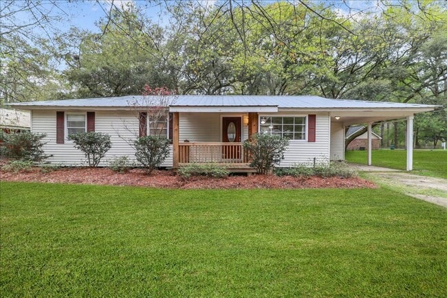 Building Photo - Completely Renovated 3 Bed 2 Bath home with HUGE fenced yard & shed