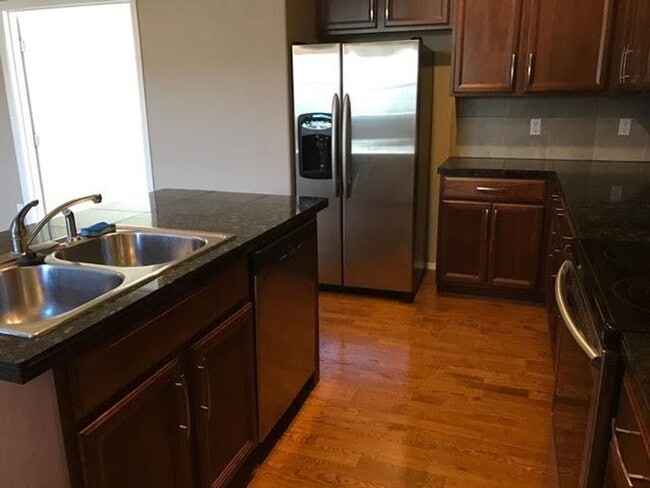 Building Photo - Beautiful 2 Bedroom, 2.5 Bath Townhome near E470 with 2 Car Garage and Gas Fireplace1