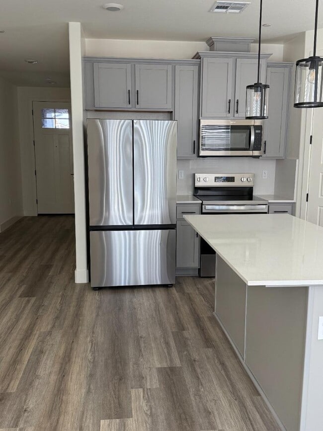 Building Photo - 2315 N Julieann St